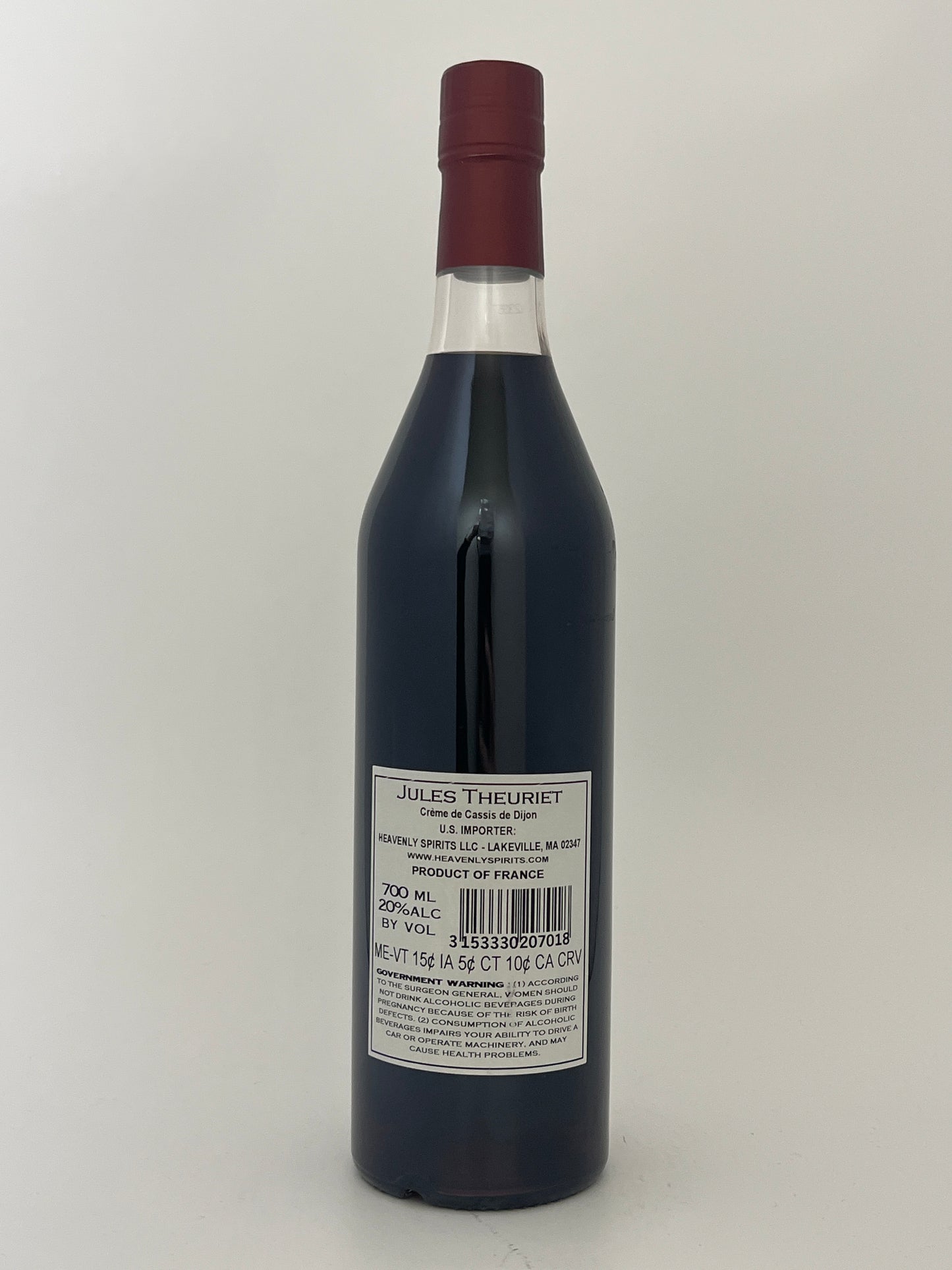 Back label of a bottle of Jules Theuriet Crème de Cassis de Dijon (700ml) in a white backround.