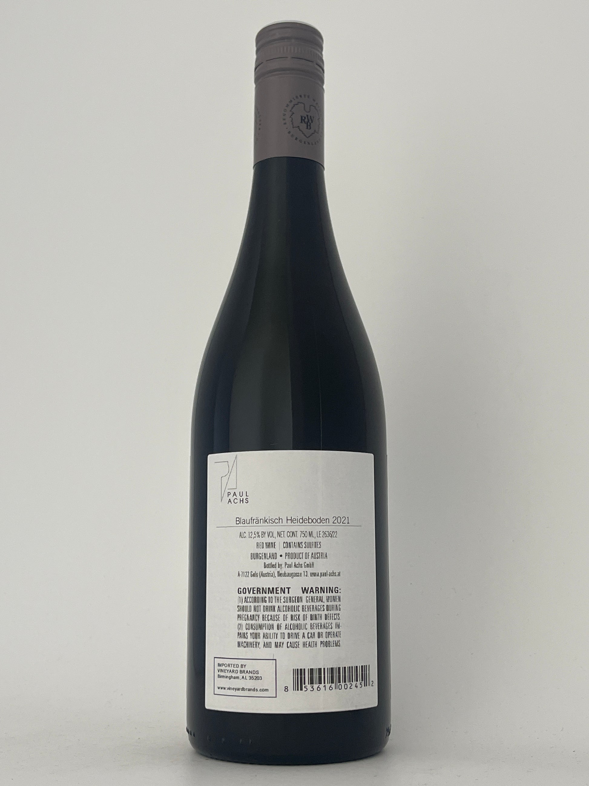 Back label of a bottle of Paul Achs, Blaufrankisch, "Heideboden," Burgenland, Austria 2021 in a white backround.
