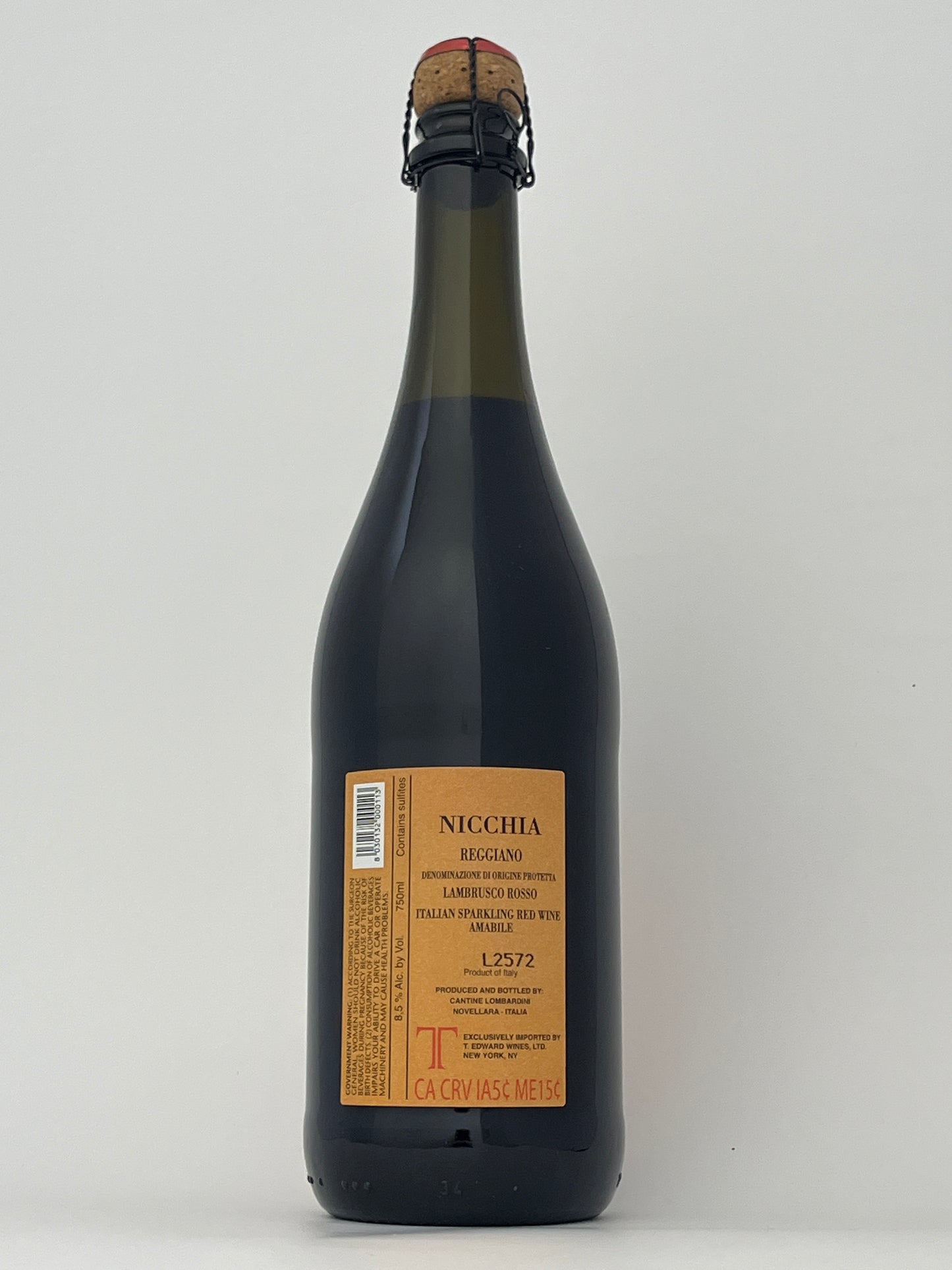 Back label of a bottle of Familia Carafoli, Lambrusco di Modena, "Nicchia," Emilia-Romagna, Italy NV in a white backround.