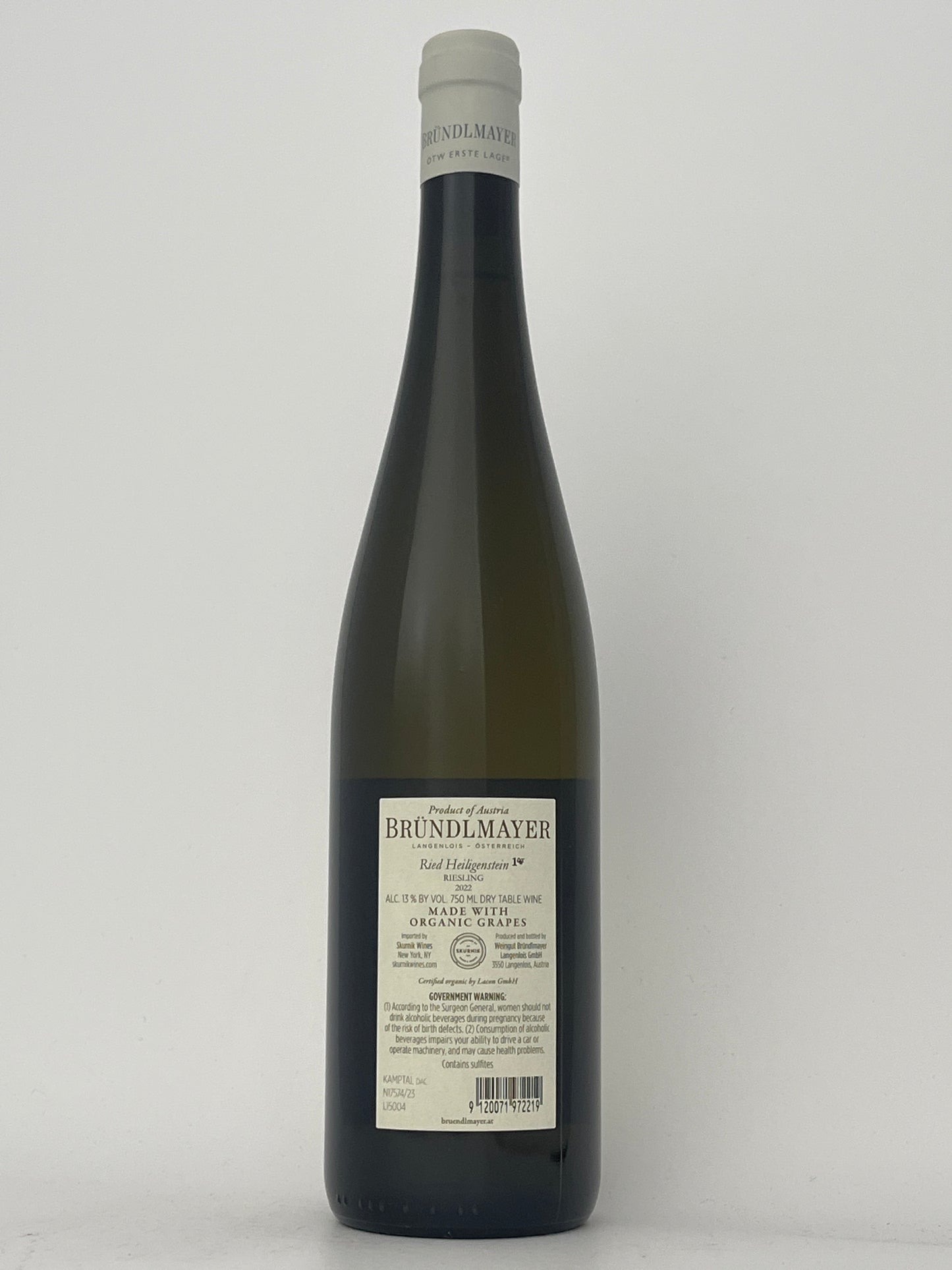 Back label of a bottle of Brundlmayer, Riesling, Heilingenstein, Kamptal, Austria 2022 in a white backround.