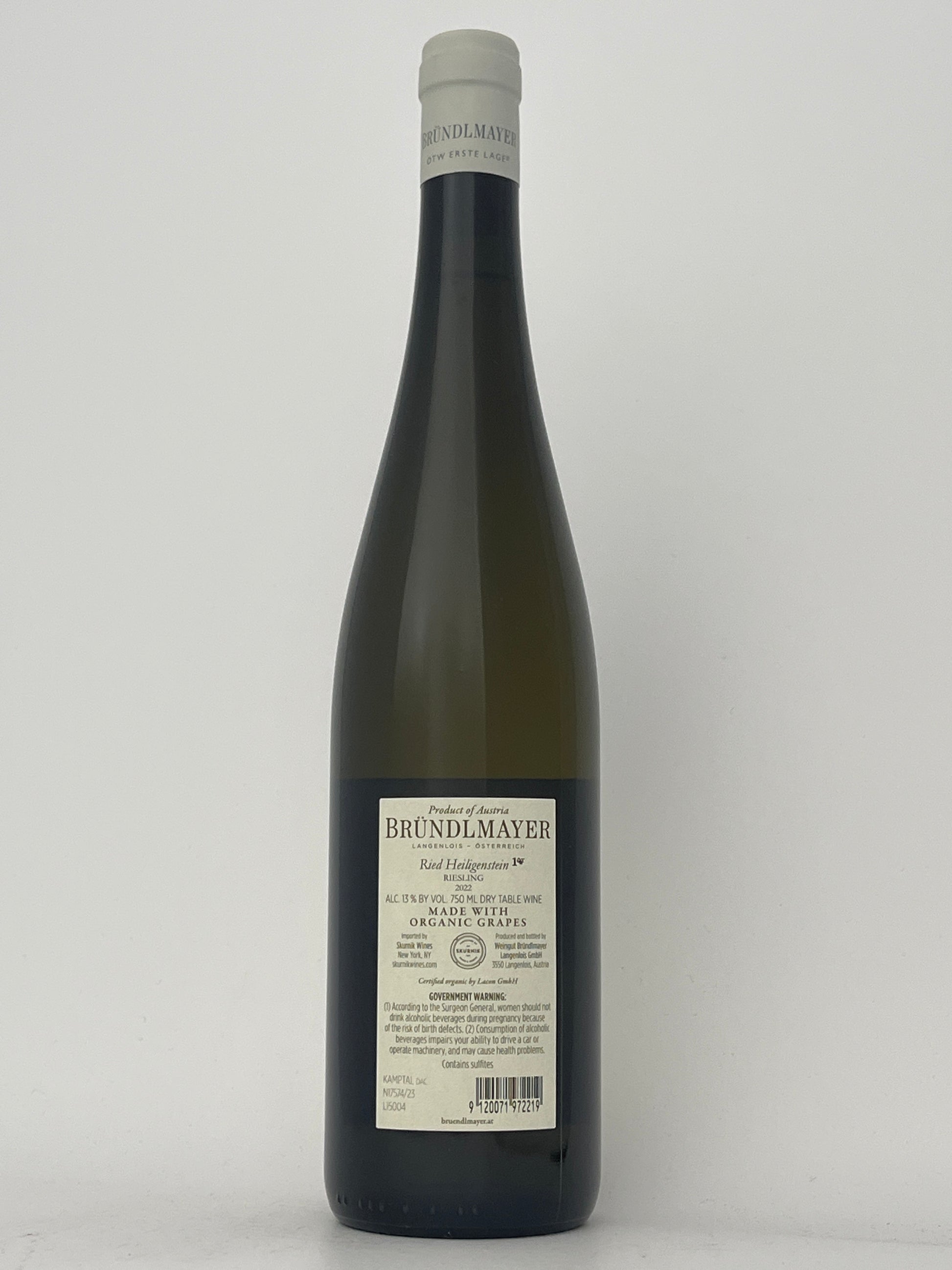 Back label of a bottle of Brundlmayer, Riesling, Heilingenstein, Kamptal, Austria 2022 in a white backround.