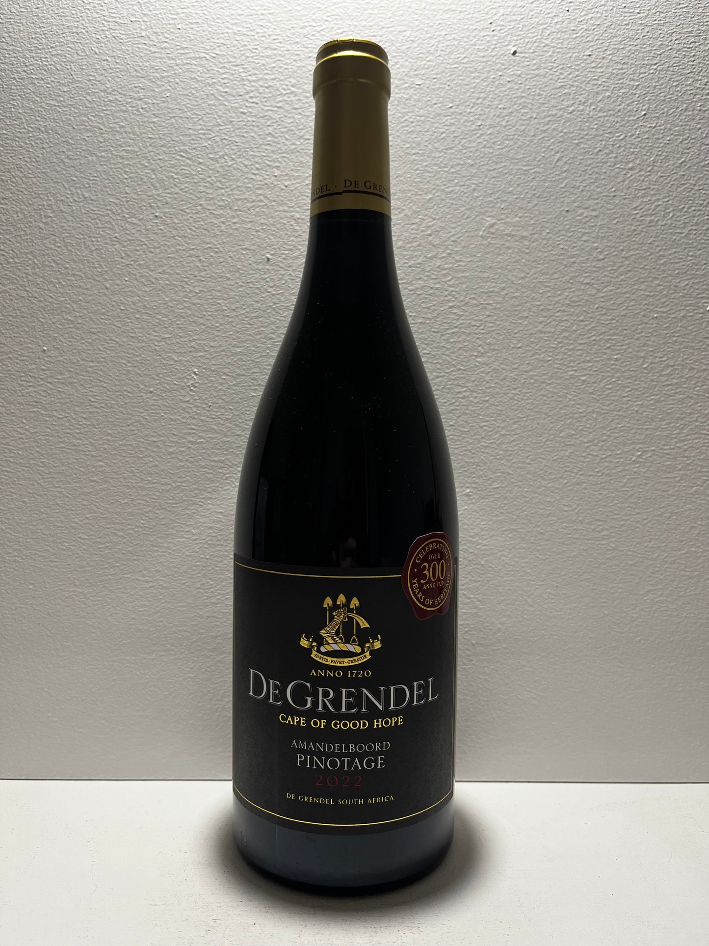 De Grendel, Pinotage, "Amandelboord," Durbanville, Cape Town, South Africa 2022