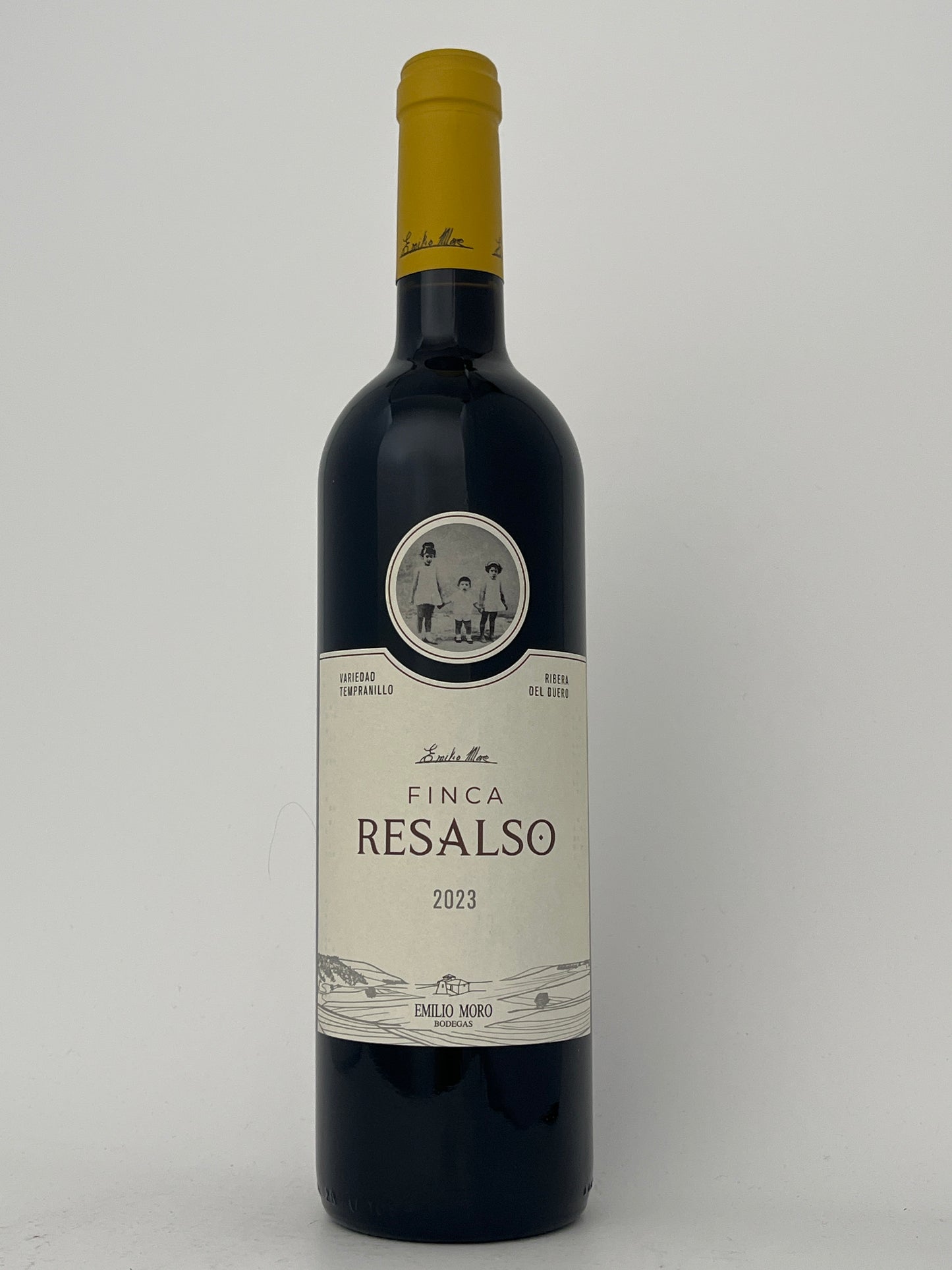 Bottle of Bodegas Emilio Moro, Tempranillo, "Finca Resalso," Ribera del Duero, Spain 2023 in a white backround.	